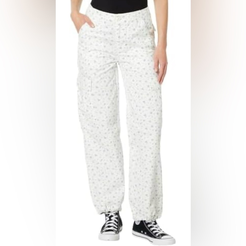 NWT Levi's Women's Isabel 94 Baggy Cargo Pants Size 27/30 in white floral